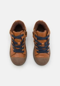 Friboo Sneakers Laag - Cognac -Friboo 4973ed016cc44008a1b674c32feb947f